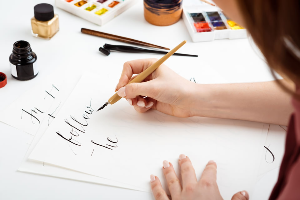 Técnicas de escritura: caligrafía, lettering y cursiva